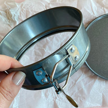 Load image into Gallery viewer, 10cm round springform Cake Tin